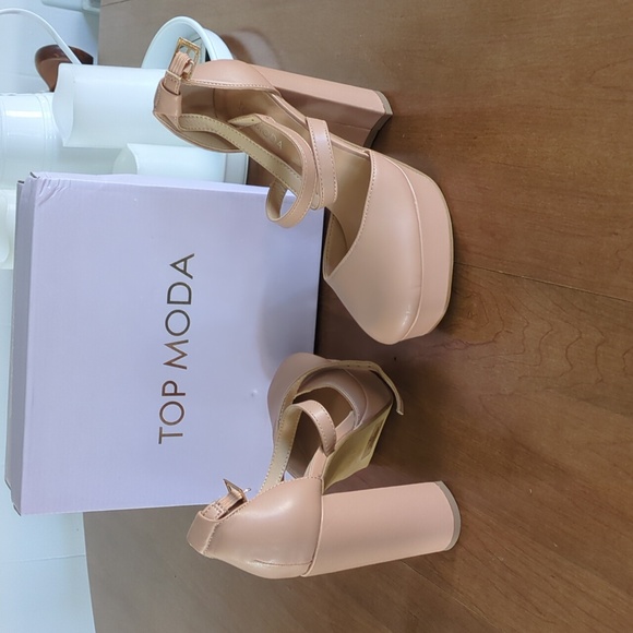 Shoe - Picture 2 of 4